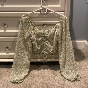 Rue 21 Women’s Green and White Floral Long Sleeve, size medium